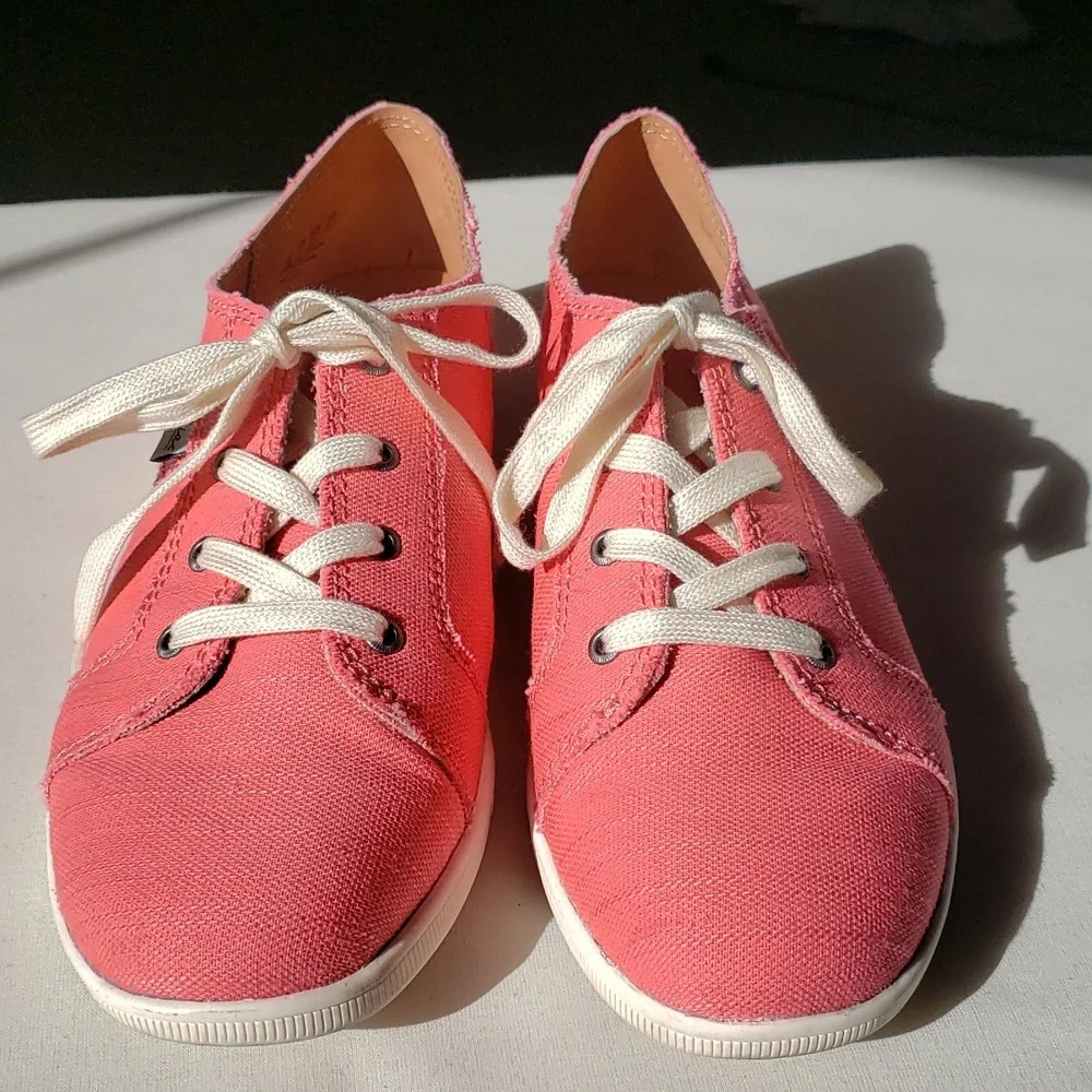 Women's size 10 Zodiac coral casual sneakers Shoes. Worn once